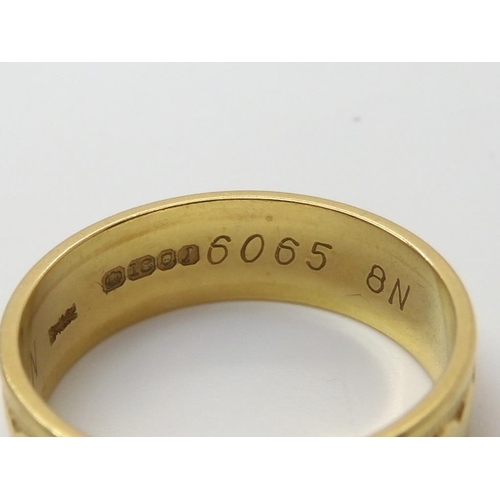 520 - An 18ct gold wedding ring with heart motif, finger size N1/2, weight 4.7gms