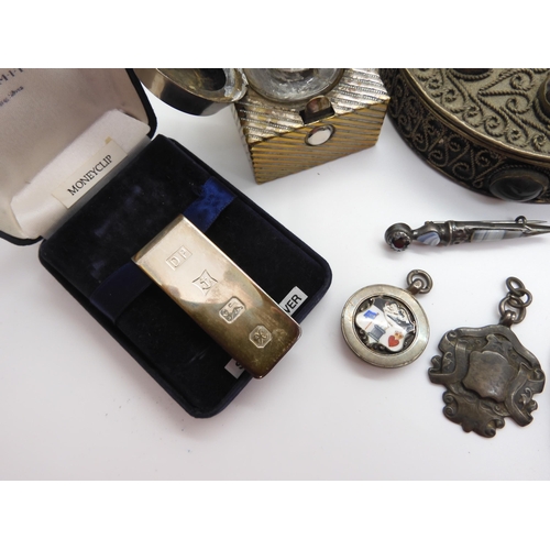 598 - A silver money clip, two Scottish agate skean Dhu brooches, a Lady Sheaffer ink pen and other items ... 