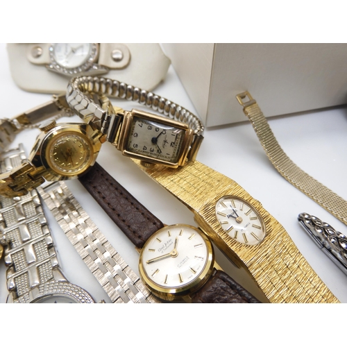 615 - A 9ct cased ladies Avia watch head with gold plated strap, weight approx with strap and mechanism 16... 