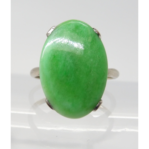 2752 - A CHINESE GREEN HARDSTONE RINGwith un-hallmarked fine white metal mount, the hardstone dimensions ar... 