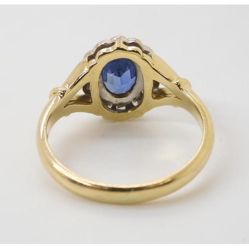 2815 - A SAPPHIRE & DIAMOND CLUSTER RINGthe central sapphire measures approx 7mm x 5mm x 3.4mm, further... 