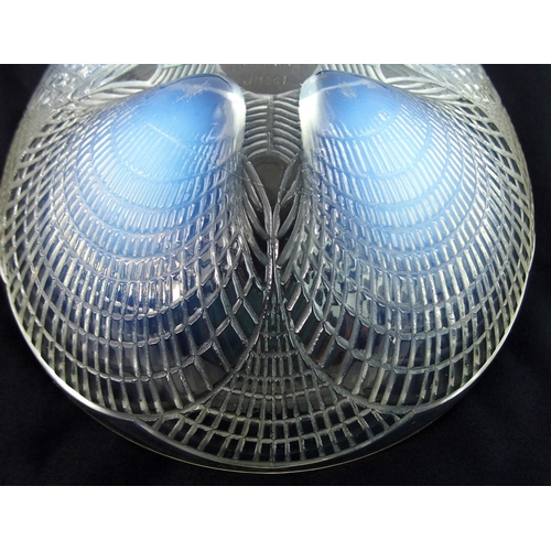 2247 - A LALIQUE COQUILLES OPALESCENT AND CLEAR GLASS BOWLdecorated with shells, wheel cut signature and nu... 