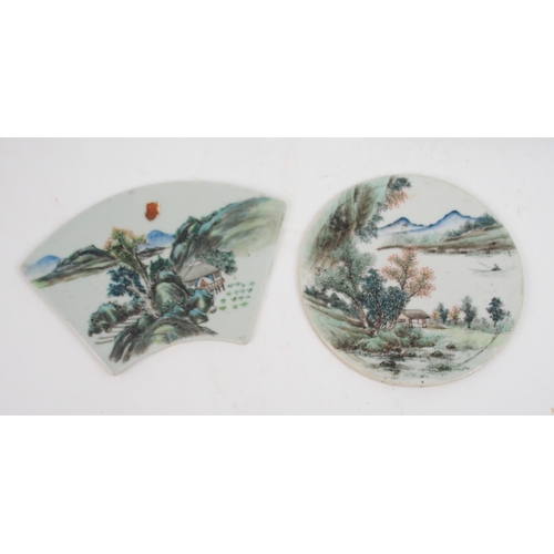 2393 - A CHINESE FAMILLE ROSE/VERTE JAR painted with panels of insects amongst foliage and within ice crack... 