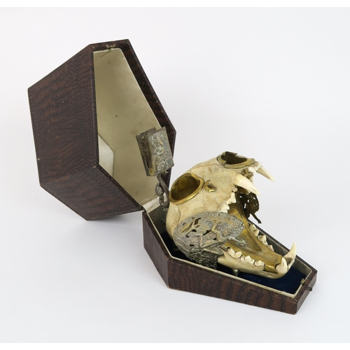 2556 - AN EARLY 20TH CENTURY LEOPARD SKULL SMOKER'S COMPENDIUMHoused in its original fitted 