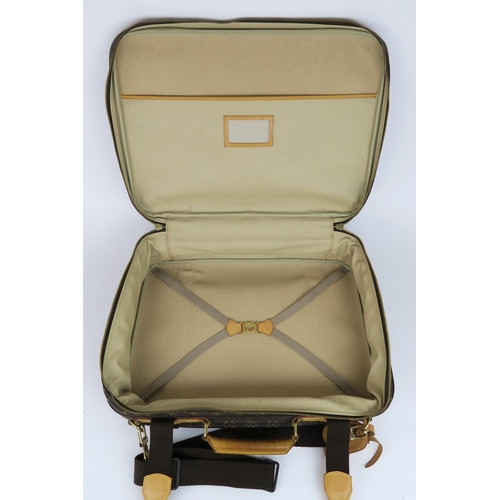 2565 - A LOUIS VUITTON SATELLITE 53 SUITCASEIn signature monogram canvas with tan leather strapping and gol... 