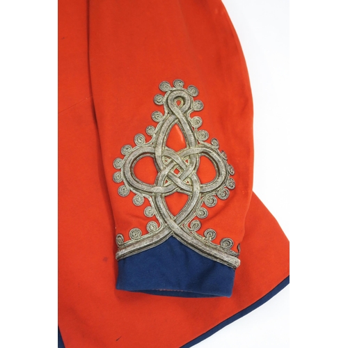 2651 - A VICTORIAN QUEEN'S OWN GLASGOW YEOMANRY LIEUTENANT-COLONEL'S SCARLET TUNICOf fine Melton wool cloth... 