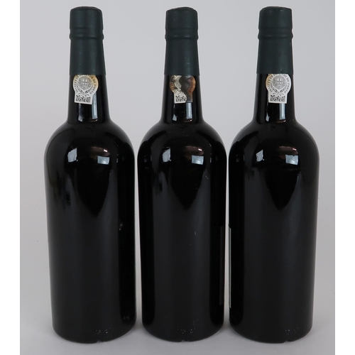 2694 - PORT TAYLOR'S VINTAGE 1977Three bottles 21° 75cl with Taylor, Fladgate & Yeatman, Vinhos S.A.R.L... 