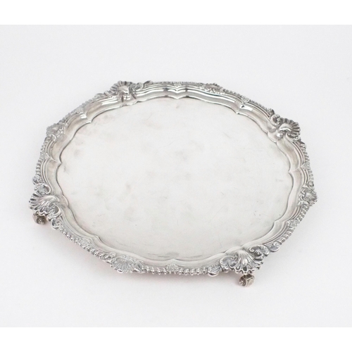 2460 - AN EDWARDIAN SILVER SALVERby Harrison Brothers & Howson, London 1903, of plain form, with a gadr... 
