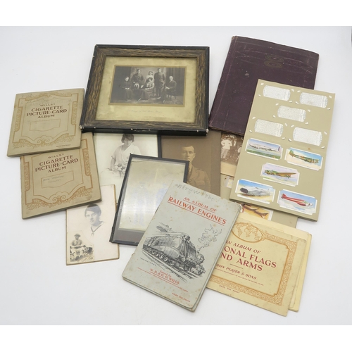 643 - Mixed early-20th photographs, including some of a British colonial/Guyanese interest; together with ... 