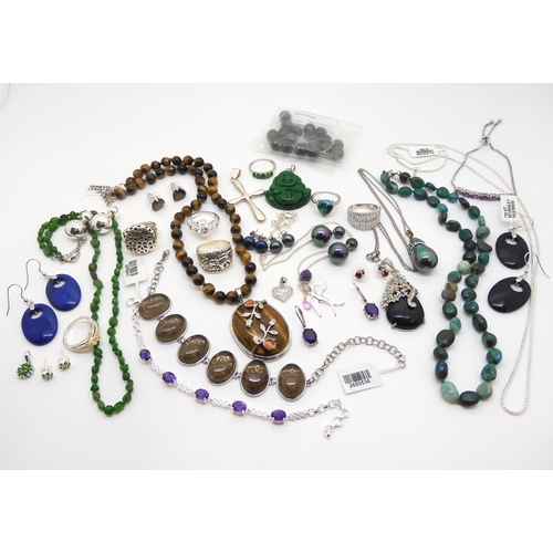 911 - A collection of silver and costume jewellery, to include items set with Welo opal, Russian diopside,... 