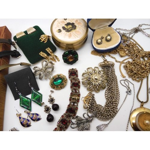 946 - A collection of vintage costume jewellery and watches, to include a Miracle scarf ring, Marcasite it... 