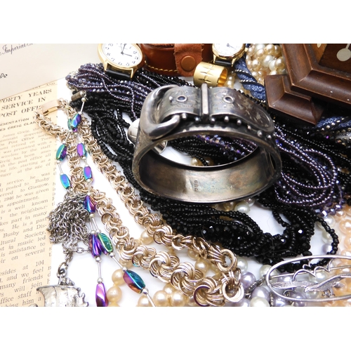 947 - A collection of vintage silver and costume jewellery to include a Imperial Service Medal, A silver b... 