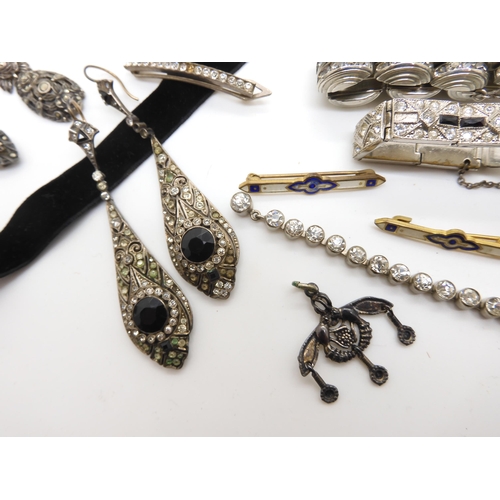 964 - A collection of Art Deco and other vintage jewellery to include a bracelet in the style of Jacob Ben... 