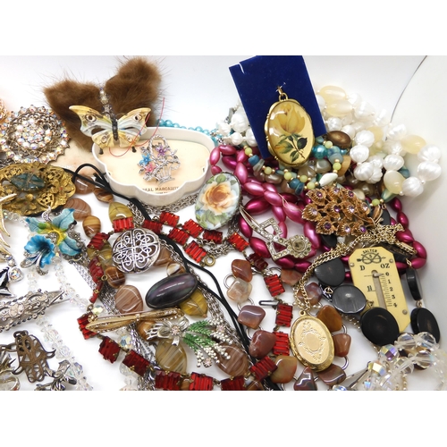 965 - A large collection of vintage costume jewellery, to include deco necklaces, Egyptian revival bracele... 