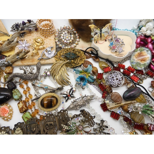 Vintage costume jewellery on sale necklaces