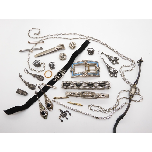 964 - A collection of Art Deco and other vintage jewellery to include a bracelet in the style of Jacob Ben... 