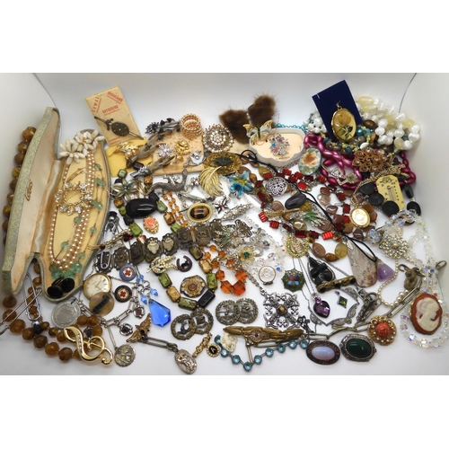 965 - A large collection of vintage costume jewellery, to include deco necklaces, Egyptian revival bracele... 