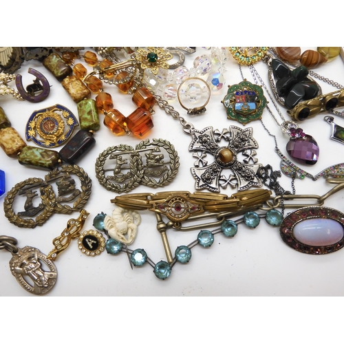 965 - A large collection of vintage costume jewellery, to include deco necklaces, Egyptian revival bracele... 