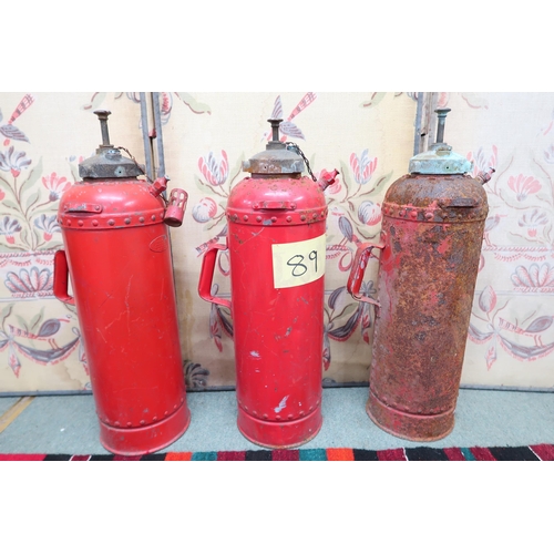 116 - A lot of three assorted vintage fire extinguishers (3)