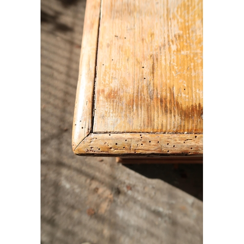 208 - A Victorian pine blanket chest(this item has had woodworm)