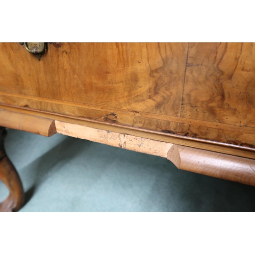 72 - A Victorian mahogany two short over one long chest of drawers on cabriole supports, 78cm high x 101c... 