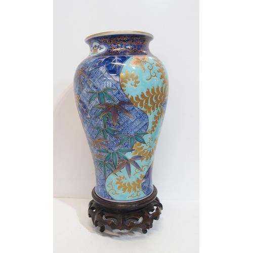 284 - An Imari porcelain vase decorated with a phoenix and bamboo, a charger, a small vase and lidded blue... 