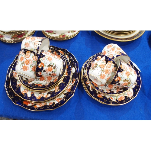 302 - A Royal Crown Derby teaset, pattern number 9259, comprising six cups, saucers, plates and a cake pla... 