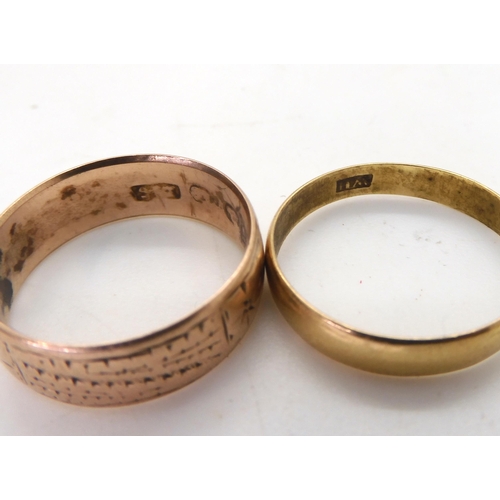 830 - A bright yellow metal wedding ring size O, 1.8gms, two 9ct gold wedding rings rose gold size L1/2, O... 