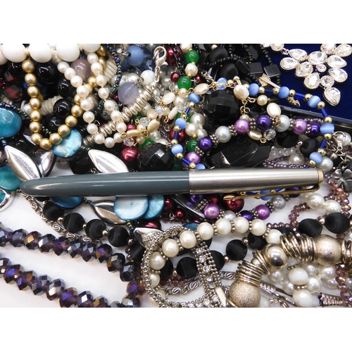 866 - A Parker fountain pen, and a collection of costume jewellery, to include necklaces, bracelets and a ... 