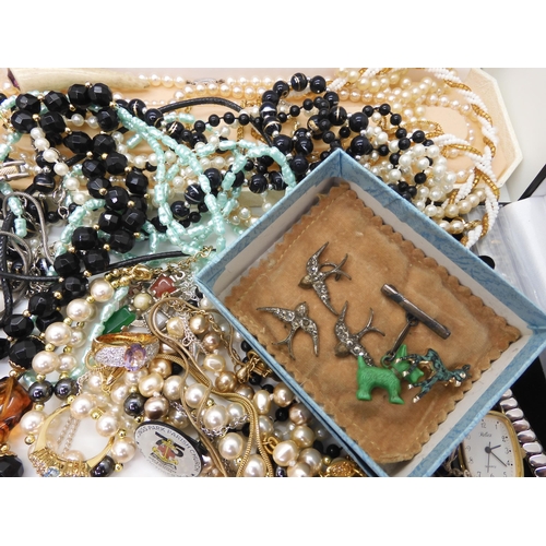 872 - A collection of vintage costume jewellery to include gem set necklaces, swallow brooches, an Arts &a... 