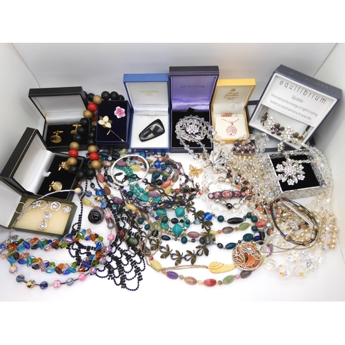 877 - A collection of vintage costume jewellery to include items by Miracle etc