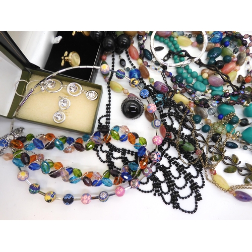 877 - A collection of vintage costume jewellery to include items by Miracle etc