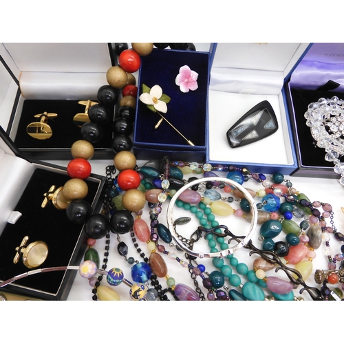 877 - A collection of vintage costume jewellery to include items by Miracle etc