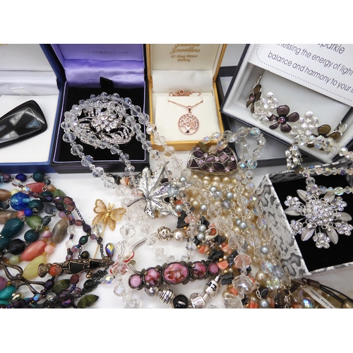 877 - A collection of vintage costume jewellery to include items by Miracle etc