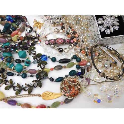 877 - A collection of vintage costume jewellery to include items by Miracle etc