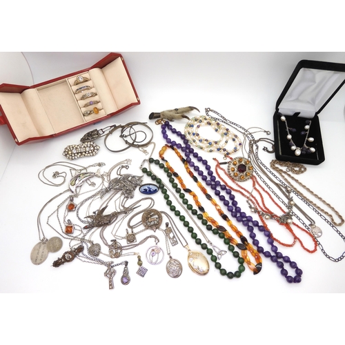 889 - A collection of silver and costume jewellery to include, amethyst, green hardstone and coral beads, ... 