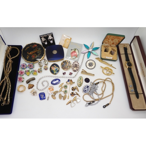 896 - Two powder compacts, vintage shamrock cufflinks and a collection of vintage costume jewellery