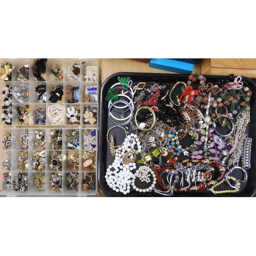 913 - A large collection of vintage brooches, earrings bangles and beads