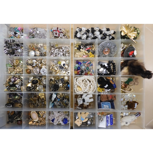 913 - A large collection of vintage brooches, earrings bangles and beads