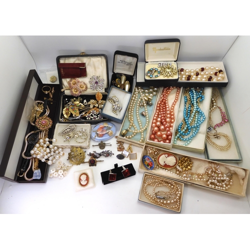 918 - A Kramer flower brooch, and a collection of vintage costume jewellery to include faux pearls beads, ... 