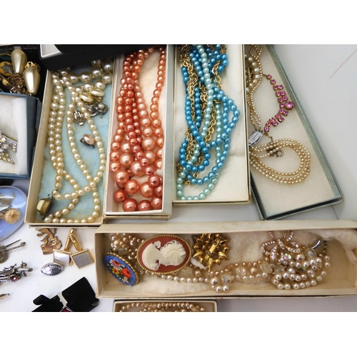 918 - A Kramer flower brooch, and a collection of vintage costume jewellery to include faux pearls beads, ... 