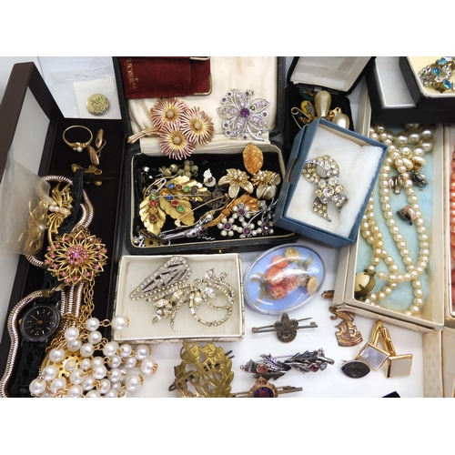 918 - A Kramer flower brooch, and a collection of vintage costume jewellery to include faux pearls beads, ... 