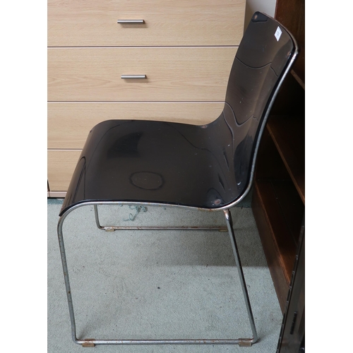 132 - A 20th century Calligaris Irony chair and an Anglepoise desk lamp with stepped base (2)