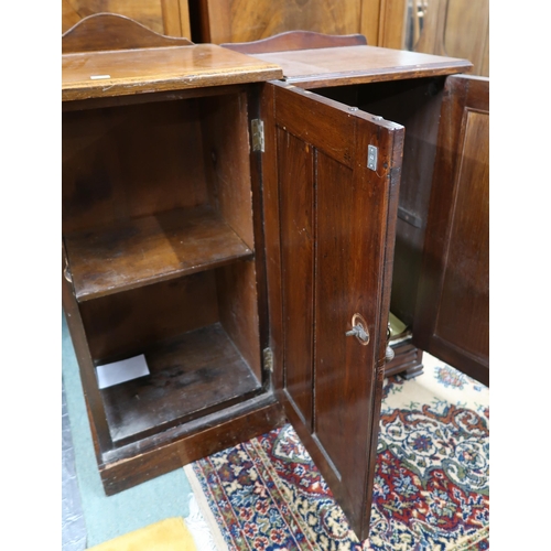 40 - A lot of two assorted Victorian oak and walnut single door bedside cabinets and a mahogany and walnu... 