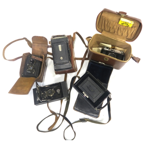 443 - Assorted vintage box Brownie and folding Plate cameras, including models by Kodak, Feca, Agfa, Voigt... 