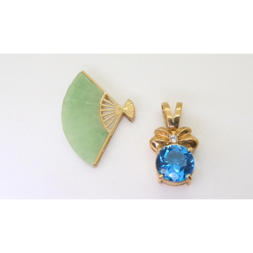 509 - A 9ct gold Chinese green hardstone fan pendant, together with a blue and clear gem set pendant, weig... 