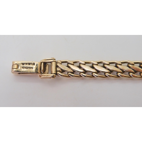 520 - A 9ct gold ladies Record De Luxe watch, with integral chain link strap, length 16.5cm, weight includ... 