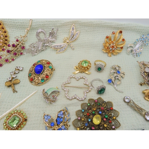 668 - A collection of vintage costume brooches, silver and white metal jewellery to include a Pontin's bro... 