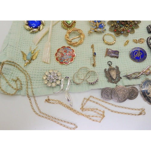 668 - A collection of vintage costume brooches, silver and white metal jewellery to include a Pontin's bro... 