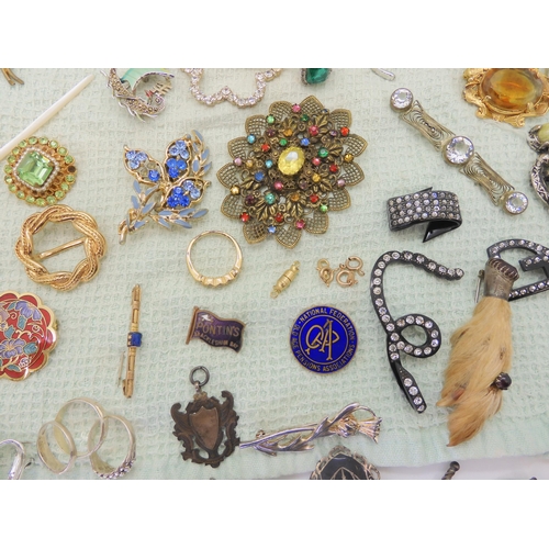 668 - A collection of vintage costume brooches, silver and white metal jewellery to include a Pontin's bro... 